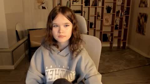 Snapshot of elainebeness chatting on 09-16-25, 07:04 Your sweet girl online show from 09-16-25, 07:04