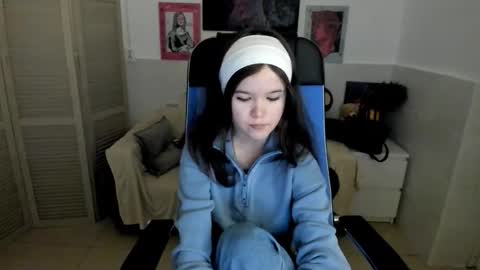 Snapshot of elainebeness chatting on 10-01-25, 07:31 Your sweet girl online show from 10-01-25, 07:31