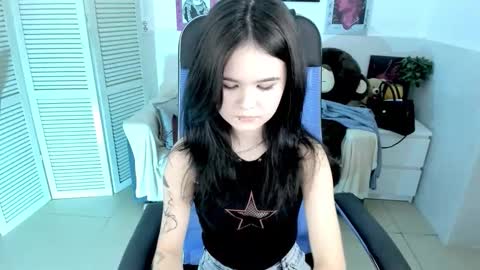 Snapshot of elainebeness chatting on 10-07-25, 07:00 Your sweet girl online show from 10-07-25, 07:00