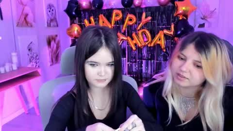 Snapshot of elainebeness chatting on 10-19-25, 08:31 Your sweet girl online show from 10-19-25, 08:31