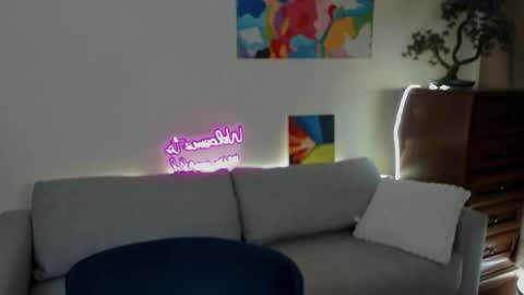 Snapshot of elani_lune chatting on 04-28-26, 04:12 Elani online show from 04-28-26, 04:12
