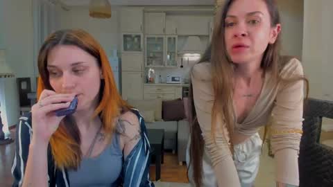 Snapshot of elani_lune chatting on 05-12-26, 08:28 Elani online show from 05-12-26, 08:28