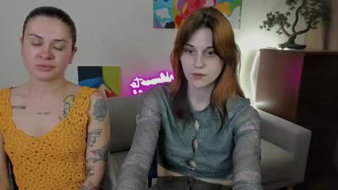 Snapshot of elani_lune chatting on 05-13-26, 07:00 Elani online show from 05-13-26, 07:00