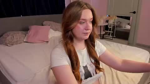 Snapshot of elara_boreall chatting on 06-15-26, 12:07 Elara online show from 06-15-26, 12:07