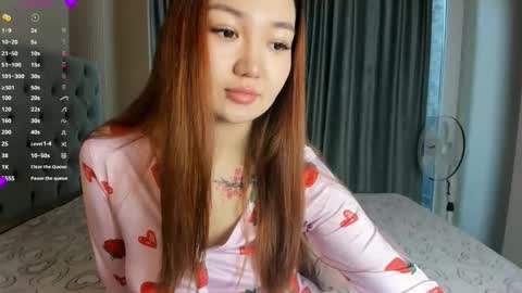Snapshot of elarahaze chatting on 09-10-25, 06:13 Elara online show from 09-10-25, 06:13