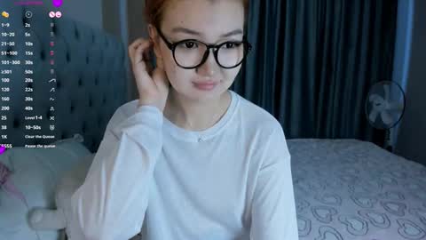 Snapshot of elarahaze chatting on 09-28-25, 07:47 Elara online show from 09-28-25, 07:47