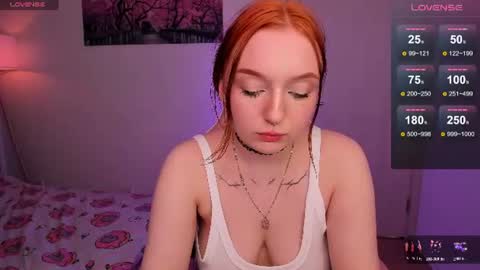 Snapshot of elarahex chatting on 06-25-26, 08:24 Elara online show from 06-25-26, 08:24