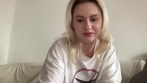 elaraluxxxe online show from 10-21-25, 09:54