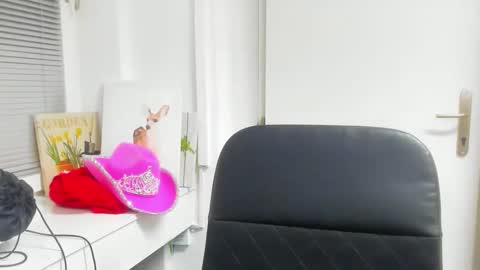 elararossy online show from 12-18-25, 06:25