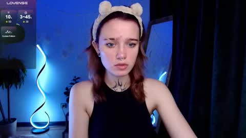 Snapshot of elastikiss chatting on 09-19-25, 02:35 elastikiss online show from 09-19-25, 02:35