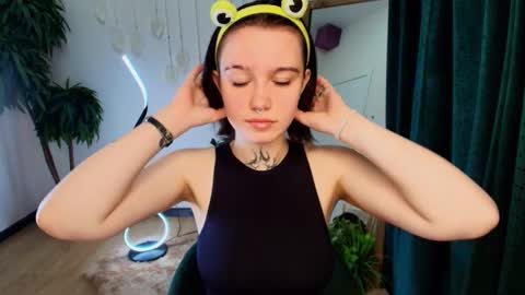 Snapshot of elastikiss chatting on 11-25-25, 02:33 elastikiss online show from 11-25-25, 02:33