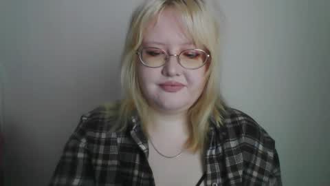 Snapshot of elayne_sweet chatting on 03-13-26, 08:10 elayne_sweet online show from 03-13-26, 08:10