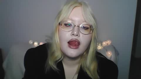 Snapshot of elayne_sweet chatting on 03-27-26, 08:09 elayne_sweet online show from 03-27-26, 08:09