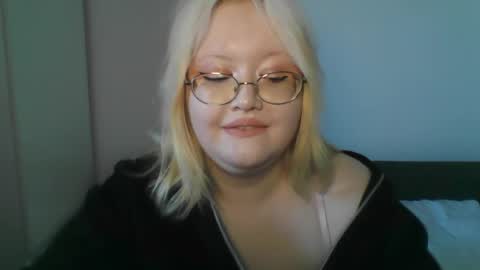 Snapshot of elayne_sweet chatting on 04-08-26, 08:03 elayne_sweet online show from 04-08-26, 08:03