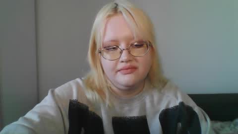 Snapshot of elayne_sweet chatting on 04-16-26, 08:04 elayne_sweet online show from 04-16-26, 08:04