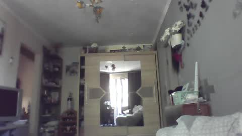 Snapshot of elaynetanton chatting on 05-16-26, 10:36 Lia online show from 05-16-26, 10:36