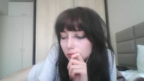Snapshot of elaynetanton chatting on 05-31-26, 08:10 Lia online show from 05-31-26, 08:10
