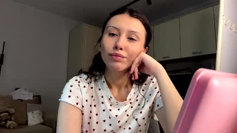Snapshot of eleanorefrens chatting on 06-23-26, 03:43 Alice online show from 06-23-26, 03:43