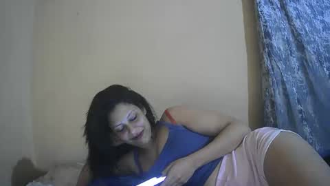 Isabella online show from 12-14-25, 04:01