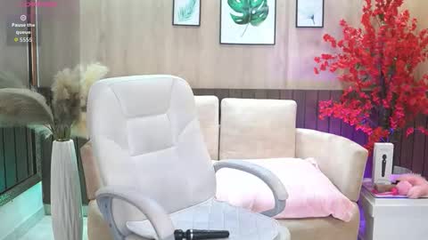 Snapshot of electraajones chatting on 11-25-25, 11:32 Electra Jones online show from 11-25-25, 11:32