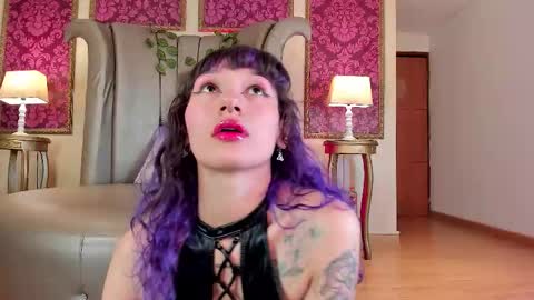 Snapshot of electraraptiss chatting on 12-16-25, 08:25 - online show from 12-16-25, 08:25