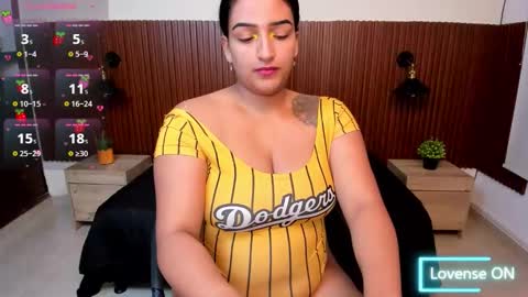 Snapshot of electrarose_ chatting on 10-17-25, 11:35 Electra Rose online show from 10-17-25, 11:35