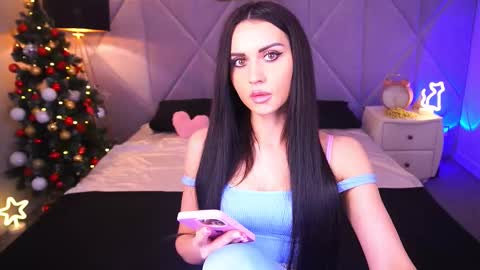 elegant_mysterious online show from 12-15-25, 08:57