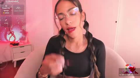 Snapshot of elegant_rouse chatting on 06-24-26, 11:26 Rouse online show from 06-24-26, 11:26