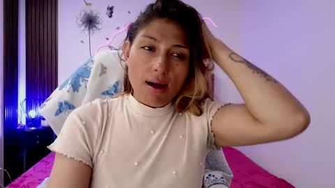 Snapshot of elena_detroya_ chatting on 12-16-25, 12:32 Elena online show from 12-16-25, 12:32