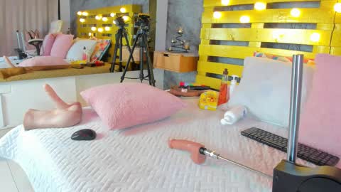 Elena online show from 02-15-25, 10:21