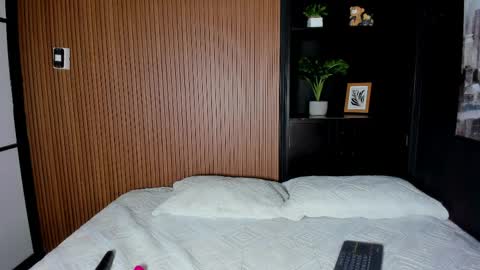 Snapshot of elena_rosse chatting on 05-09-26, 01:22 Elena online show from 05-09-26, 01:22
