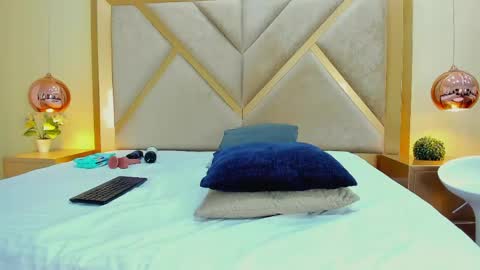 Elena Watsonn online show from 05-16-26, 08:18