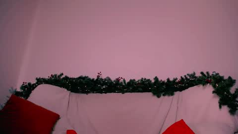 Snapshot of elenamonroe_ chatting on 12-14-25, 04:29 elenamonroe_ online show from 12-14-25, 04:29