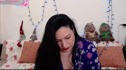 Snapshot of elenatroyy chatting on 12-21-25, 08:38 ElenaTroyy online show from 12-21-25, 08:38