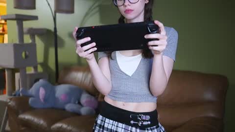 Snapshot of elfenemma chatting on 12-13-24, 10:55 Emma online show from 12-13-24, 10:55