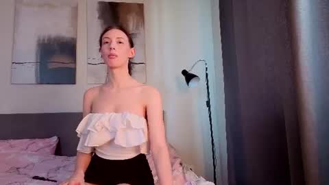 Snapshot of elfiecollins chatting on 06-24-26, 05:17 Elfie online show from 06-24-26, 05:17