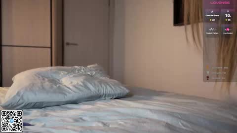 Elizabeth Lizi online show from 11-24-25, 01:22