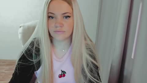 Snapshot of elia_ chatting on 06-18-26, 04:57 Ella online show from 06-18-26, 04:57