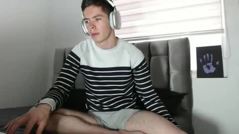 Snapshot of elian_tg chatting on 12-28-24, 10:13 Elian online show from 12-28-24, 10:13