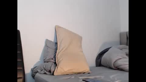 Snapshot of elian_tg chatting on 11-11-25, 02:44 Elian online show from 11-11-25, 02:44