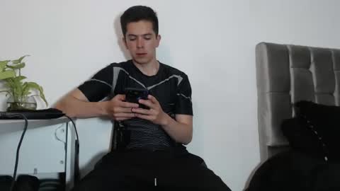 Snapshot of elian_tg chatting on 06-17-26, 02:47 Elian online show from 06-17-26, 02:47