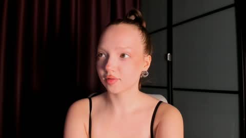 Snapshot of elianareynolds chatting on 12-10-24, 04:02 Ella online show from 12-10-24, 04:02