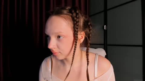 Snapshot of elianareynolds chatting on 12-13-24, 10:30 Ella online show from 12-13-24, 10:30