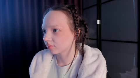 Snapshot of elianareynolds chatting on 12-14-24, 10:02 Ella online show from 12-14-24, 10:02