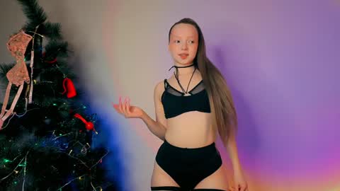 Snapshot of elianareynolds chatting on 12-24-24, 04:33 Ella online show from 12-24-24, 04:33