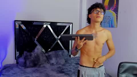 Elias Ferragamo online show from 11-28-25, 07:27