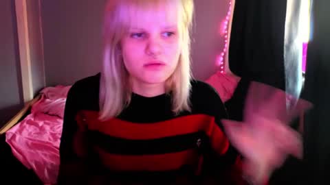 elieiza_xo online show from 04-18-26, 10:08