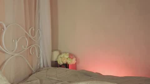 Ellie online show from 10-22-25, 05:19