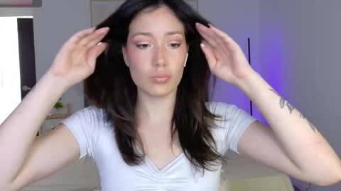 eliiih_ online show from 09-28-25, 04:01