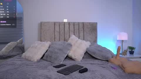 E L I I Z A B E T H   online show from 05-27-26, 10:51